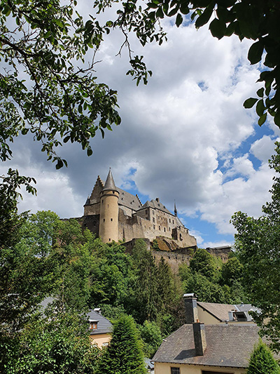 https://flybot.gr/wp-content/uploads/2022/07/vianden-g4acf167b1_1920-400x533-1-optimized.jpg